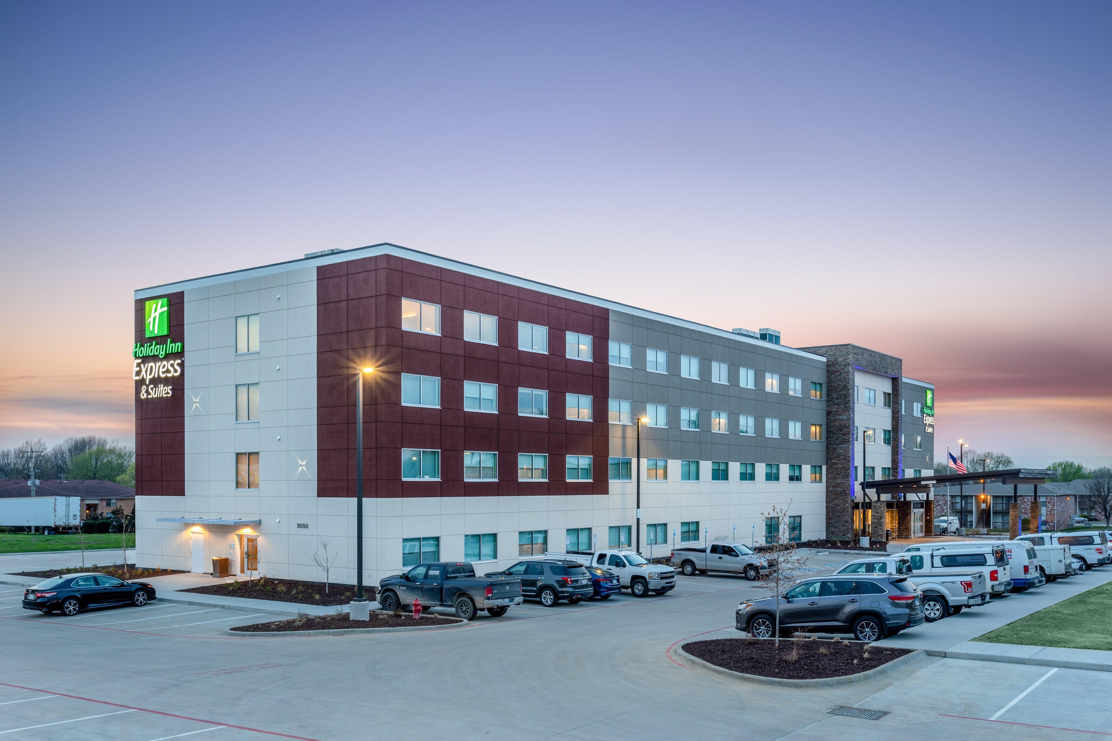 Holiday Inn Express & Suites - Springfield North, An Ihg Hotel Exterior photo